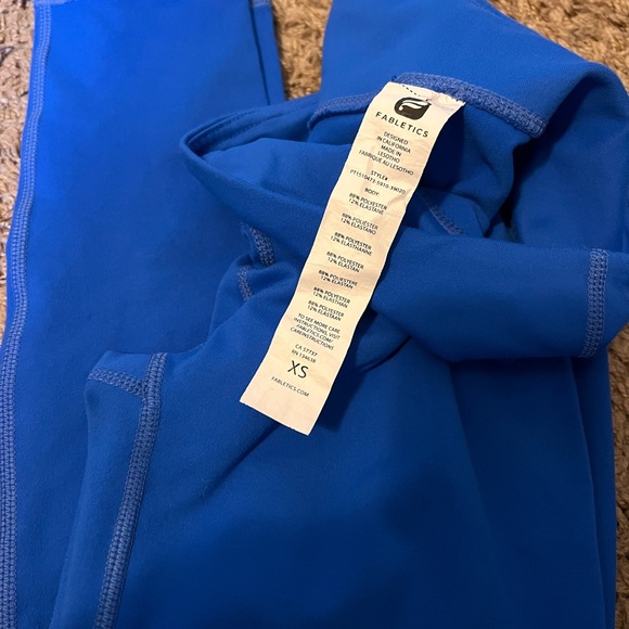 6 Piece Bundle of Athletic/Athleisure Clothes - Picture 4 of 11